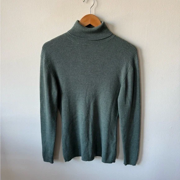 Vintage Banana Republic Sage Ribbed Turtleneck Sweater - Picture 5 of 8